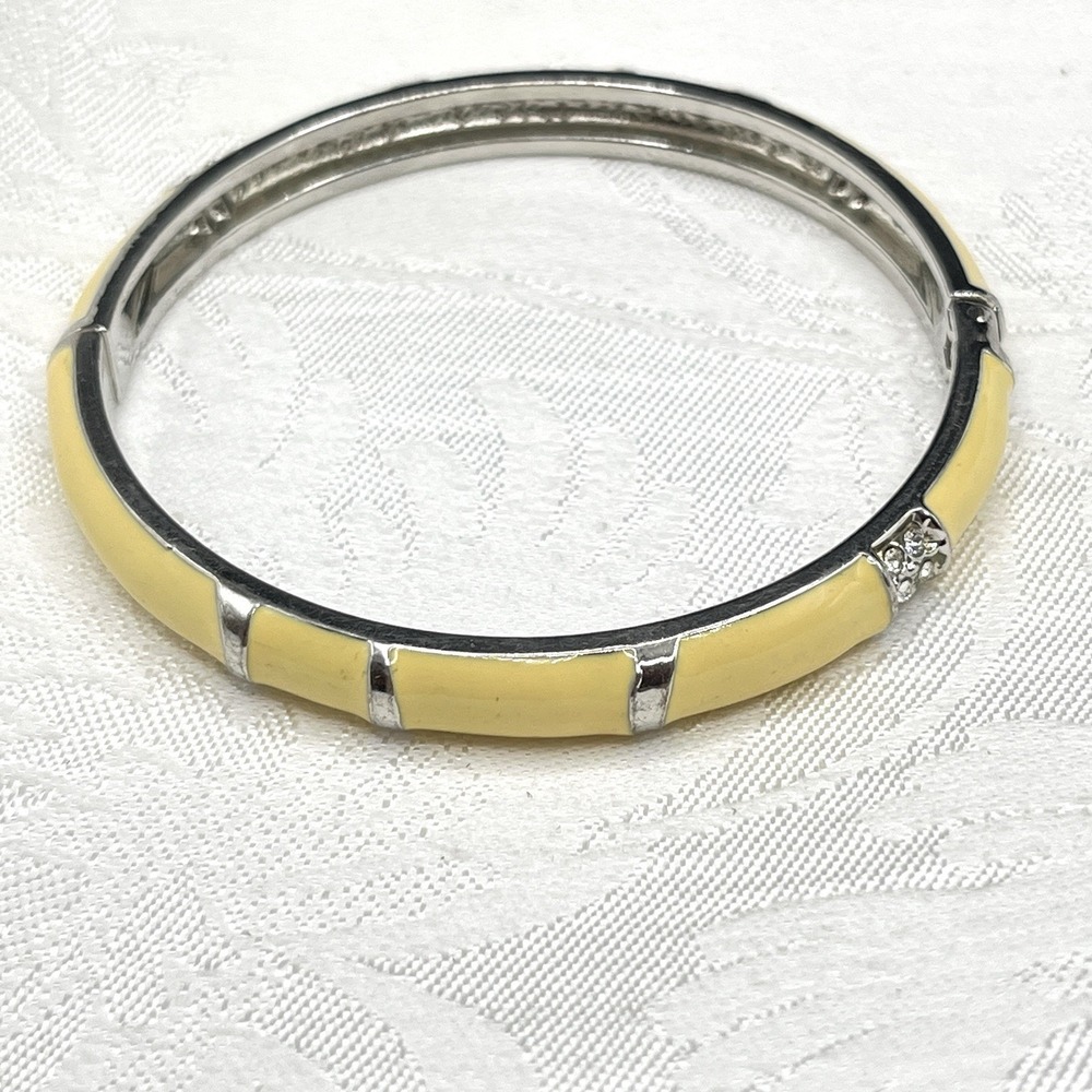 Vintage Cream Enamel Hinged Clamper Bangle Bracelet W/ Rhinestones 7" - Picture 2 of 7